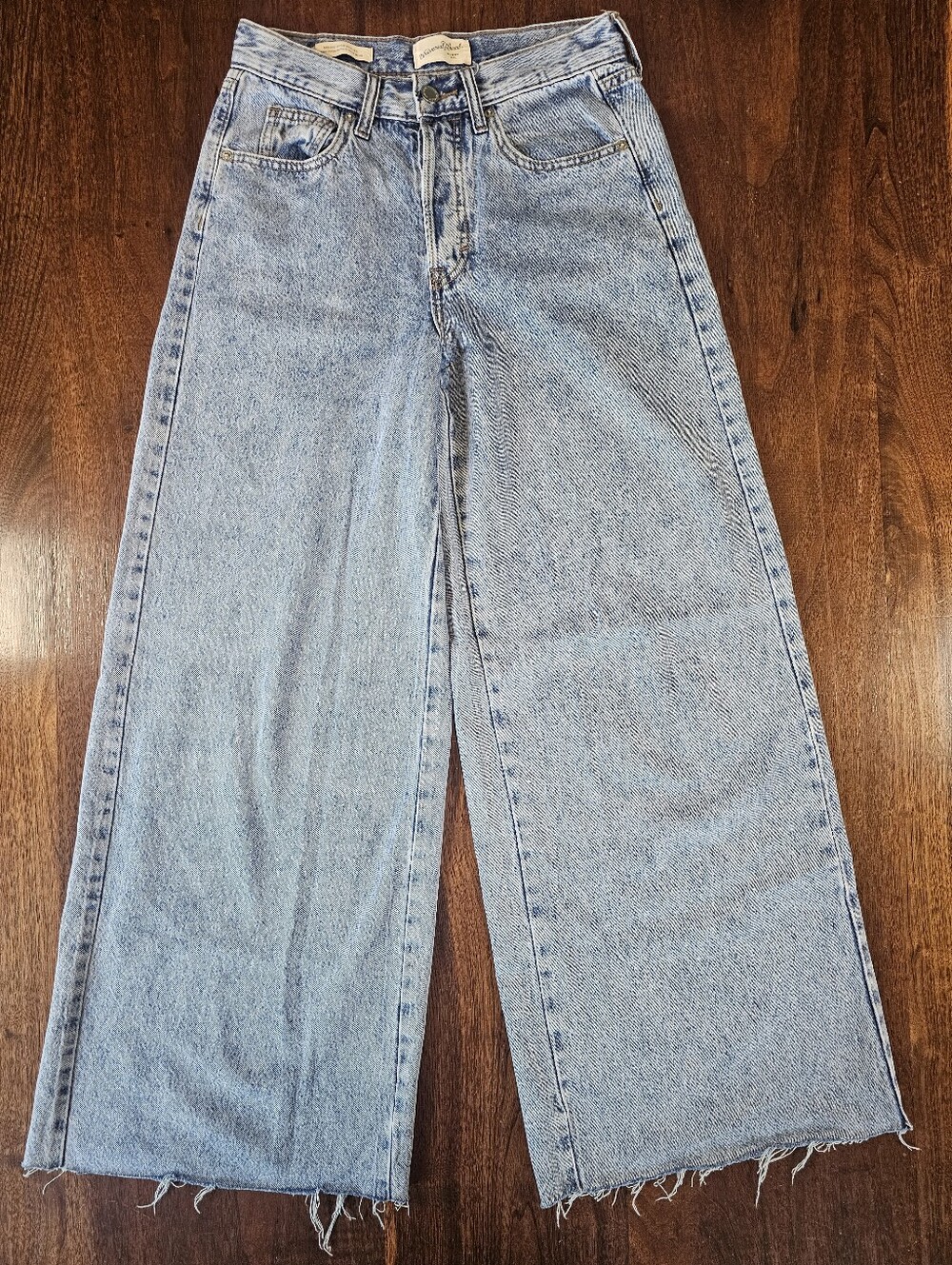 Universal Threads Women's Mid Rise Super Wide Leg Jeans Light Wash Size 00